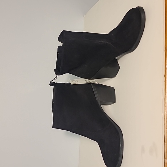 Brand New H&M Black ankle boots w chunky heel (new) US 8.5 EURO 40.  Great Fit - Picture 2 of 8
